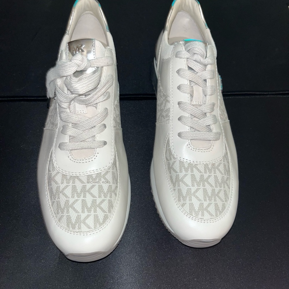 Michael Kors shoes - Picture 2 of 4